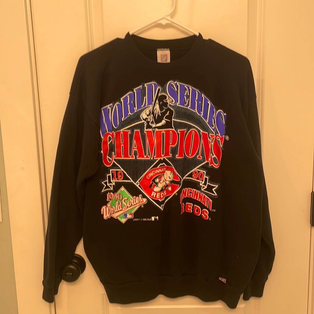 SIZE X LARGE. cincinnati reds world series sweatshirt.